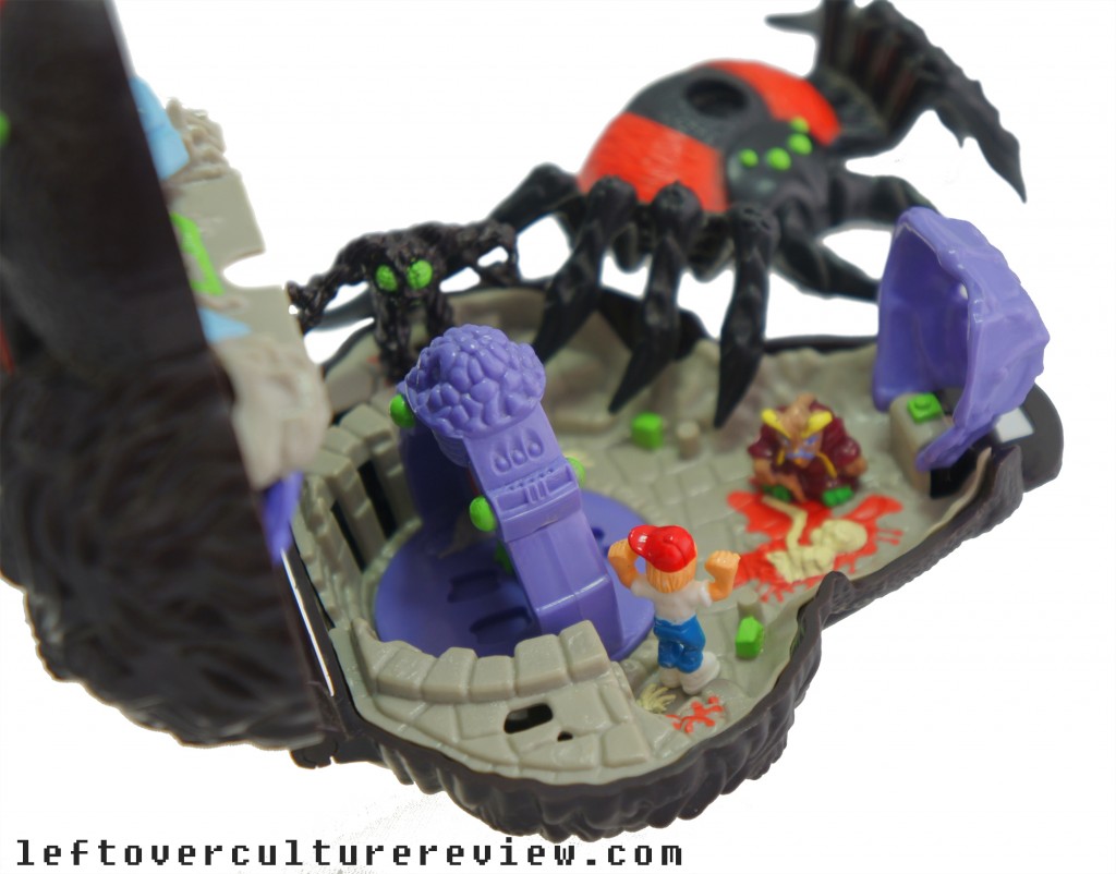 Mighty Max Arachnoid Doom Zone Open